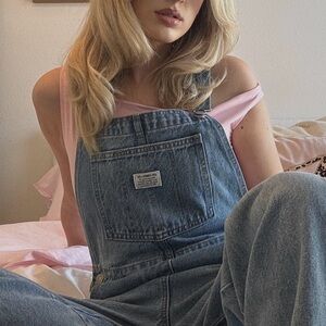 VINTAGE WOMEN'S OVERALLS
Levi’s- small